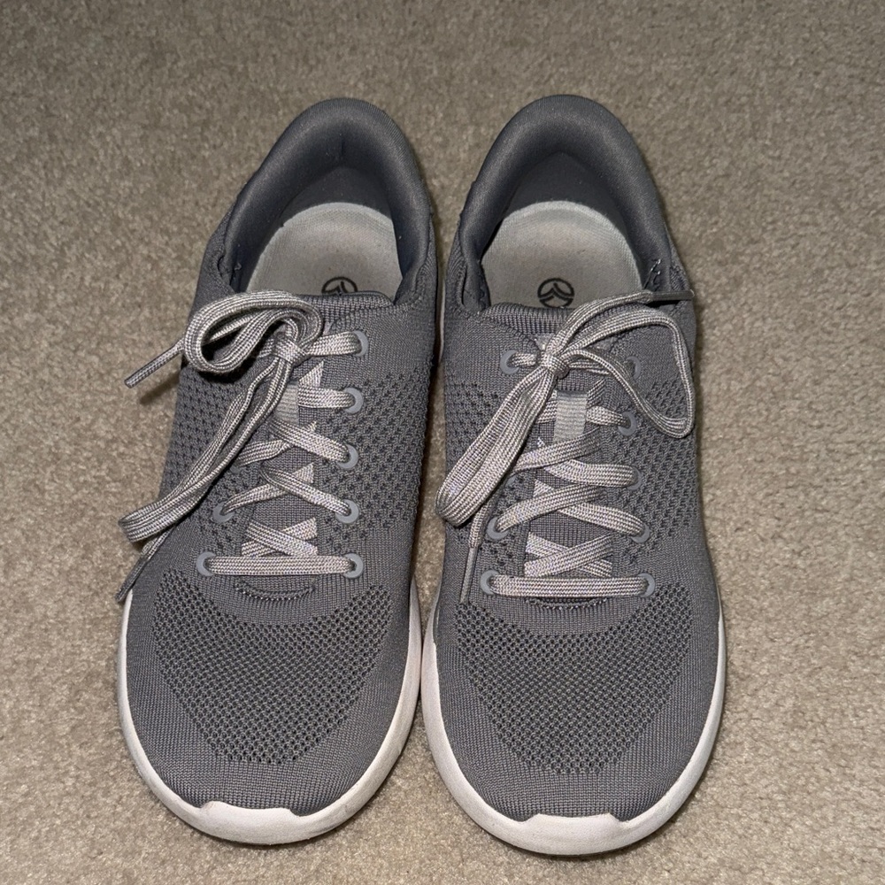 Kizik tennis shoes